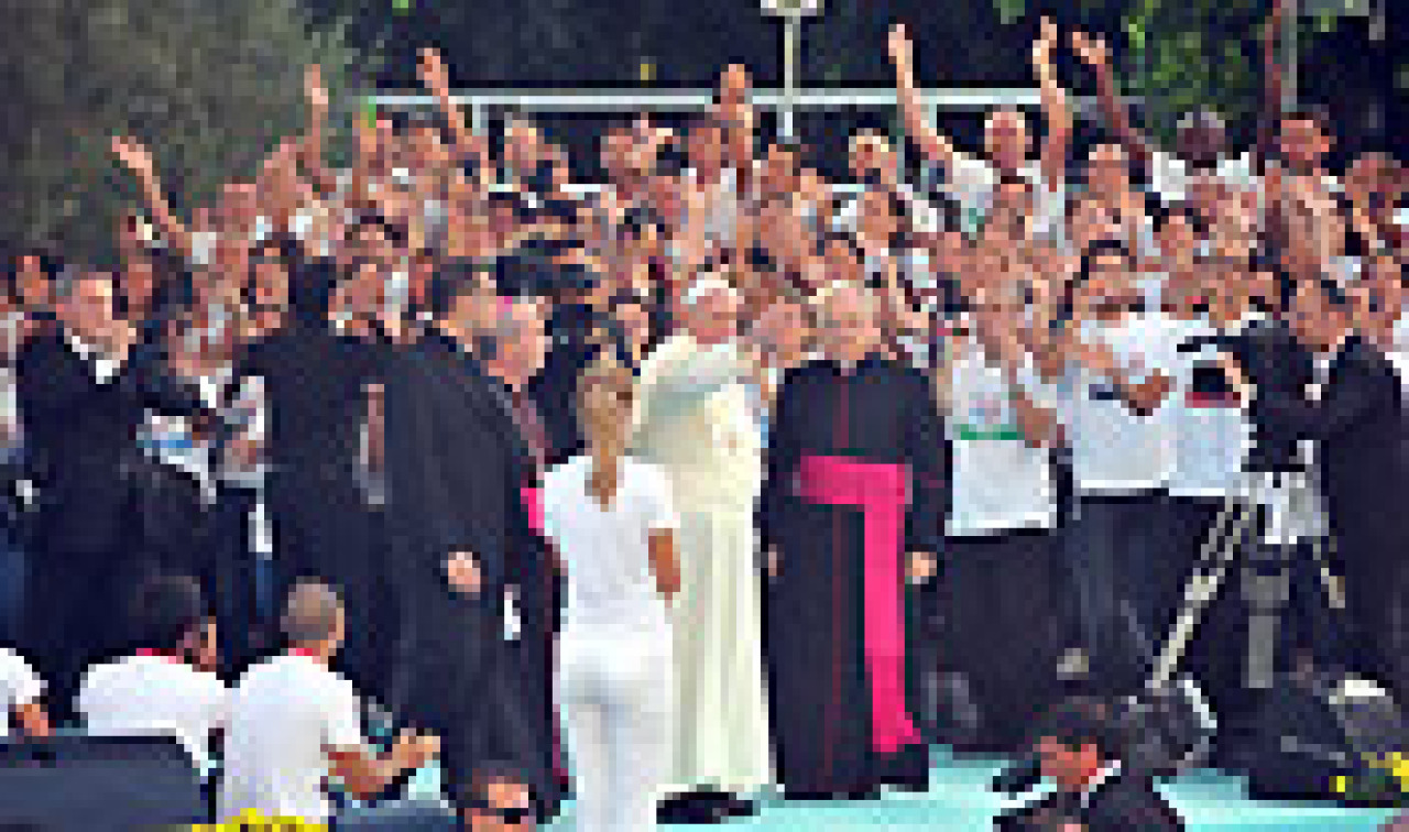 Papa Francesco con i giovani 1