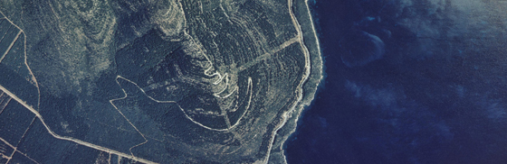 Foto aerea del Monte Timidone e della spiaggia di Mugoni nel comune di Alghero, Capo Caccia, foto aerea del Monte Tidone