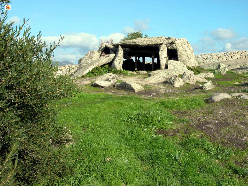 Luras, dolmen Ladas