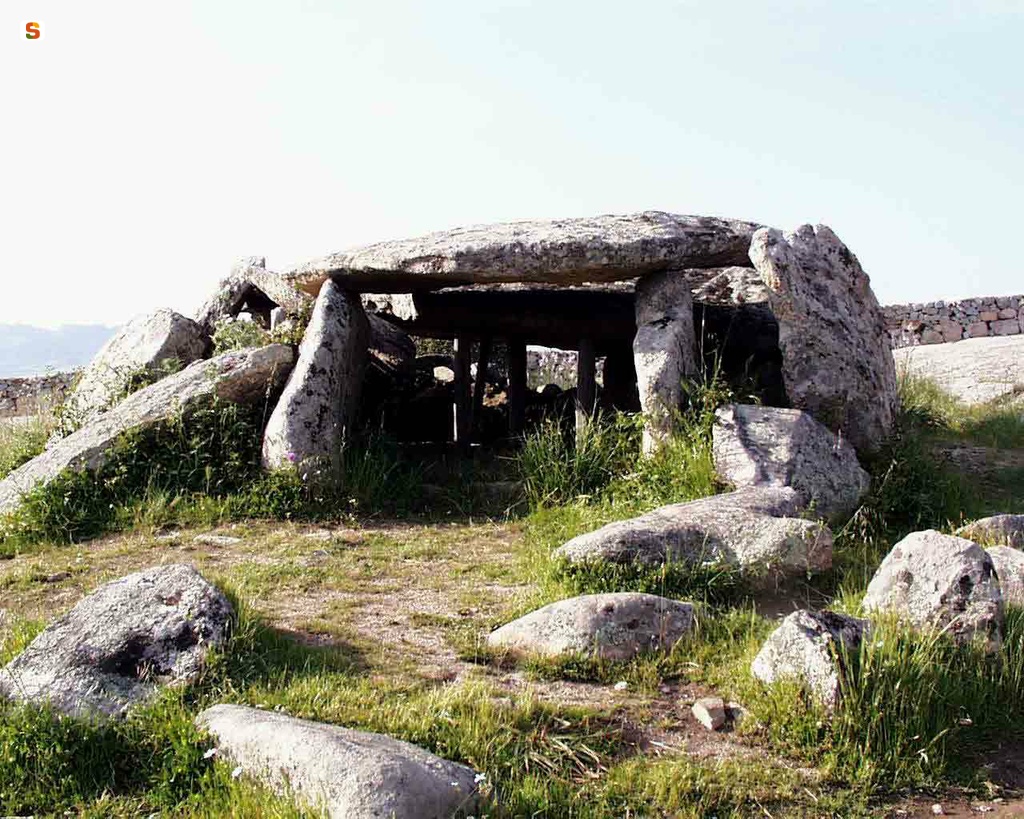 Luras, dolmen Ladas