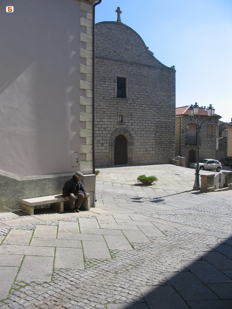 Luras, piazza chiesa