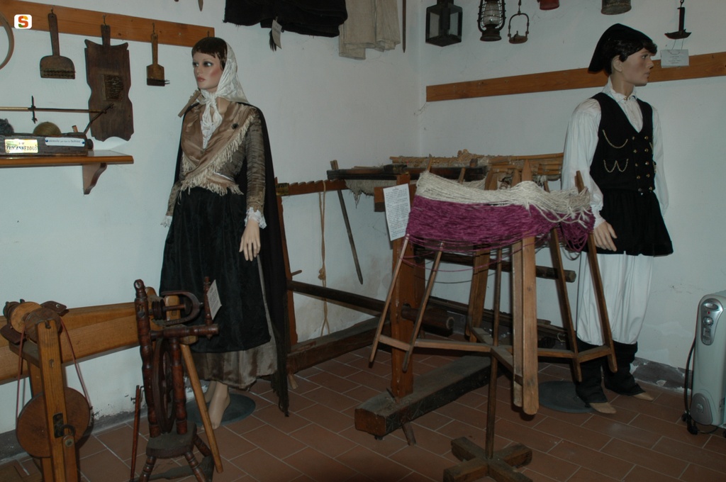 Fluminimaggiore, Museo Antico mulino idraulico Licheri: abiti tradizionali
