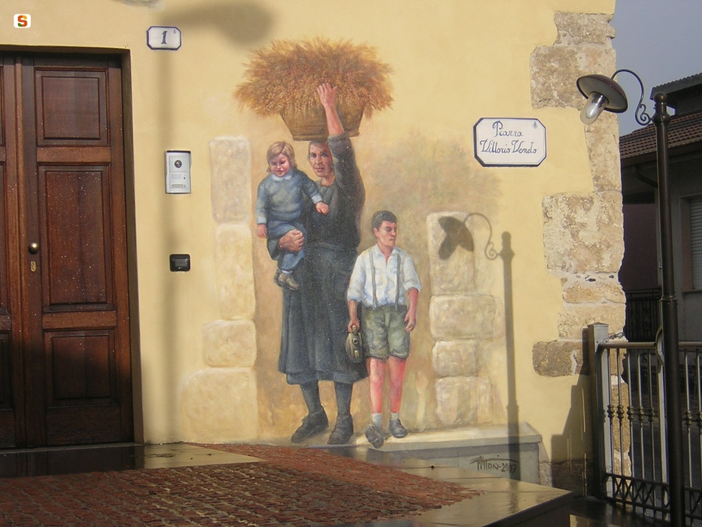 Cossoine, murale nella facciata del centro di documentazione