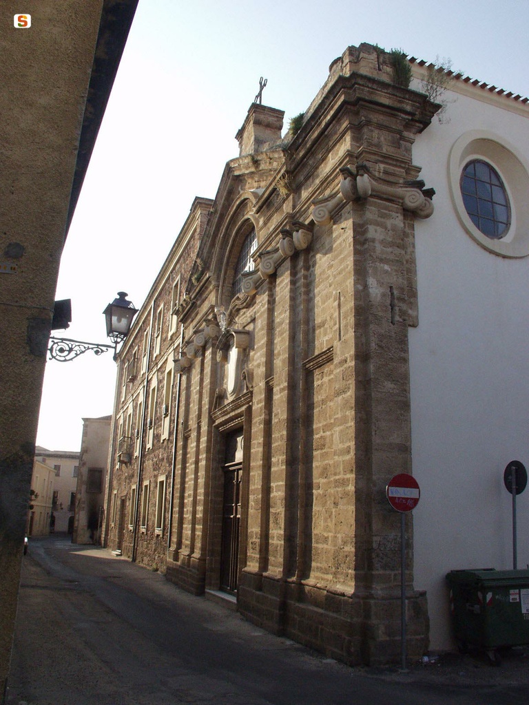 Oristano, chiesa del Carmine: facciata