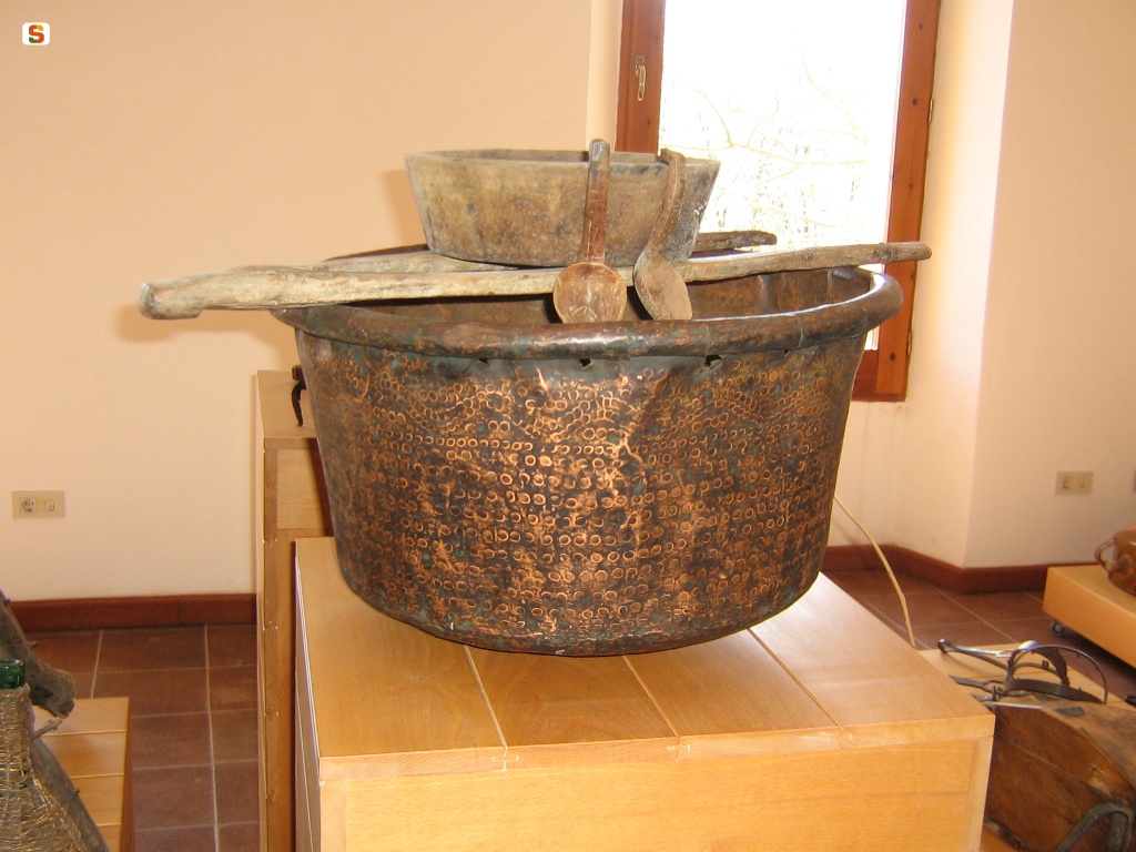 Armungia, Museo storico-etnografico Sa domu de is ainas: strumenti per la preparazione del formaggio