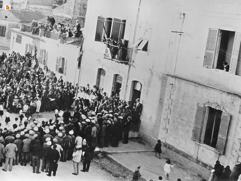 Comizio in piazza Maggiore 1940