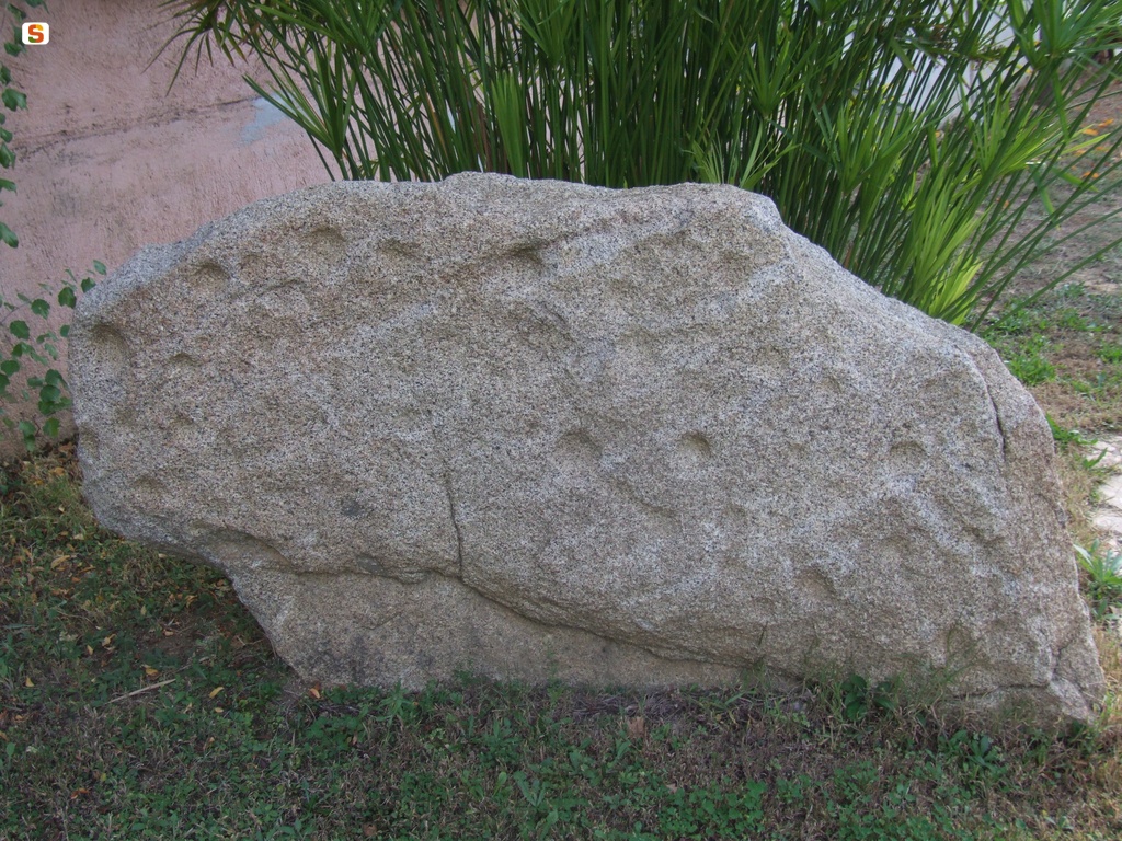 Mamoiada, lastra in pietra dal sito di Boeli