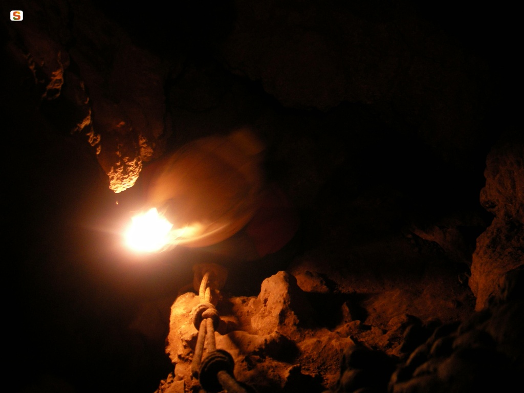 Oliena, grotta Sas Bardanas
