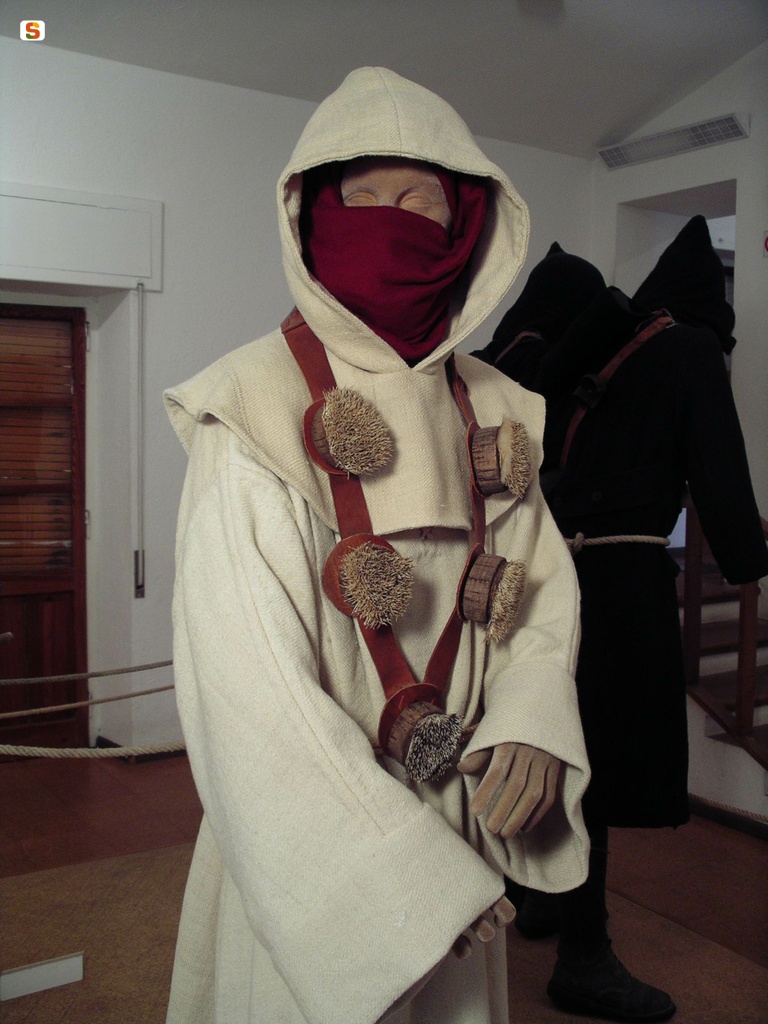 Nuoro, Museo Etnografico Sardo: maschera orotellese de Su Eritaju
