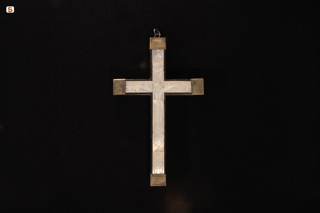Croce in madreperla e metallo