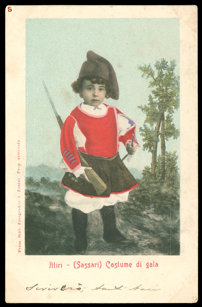 Ittiri, bambino in abito tradizionale