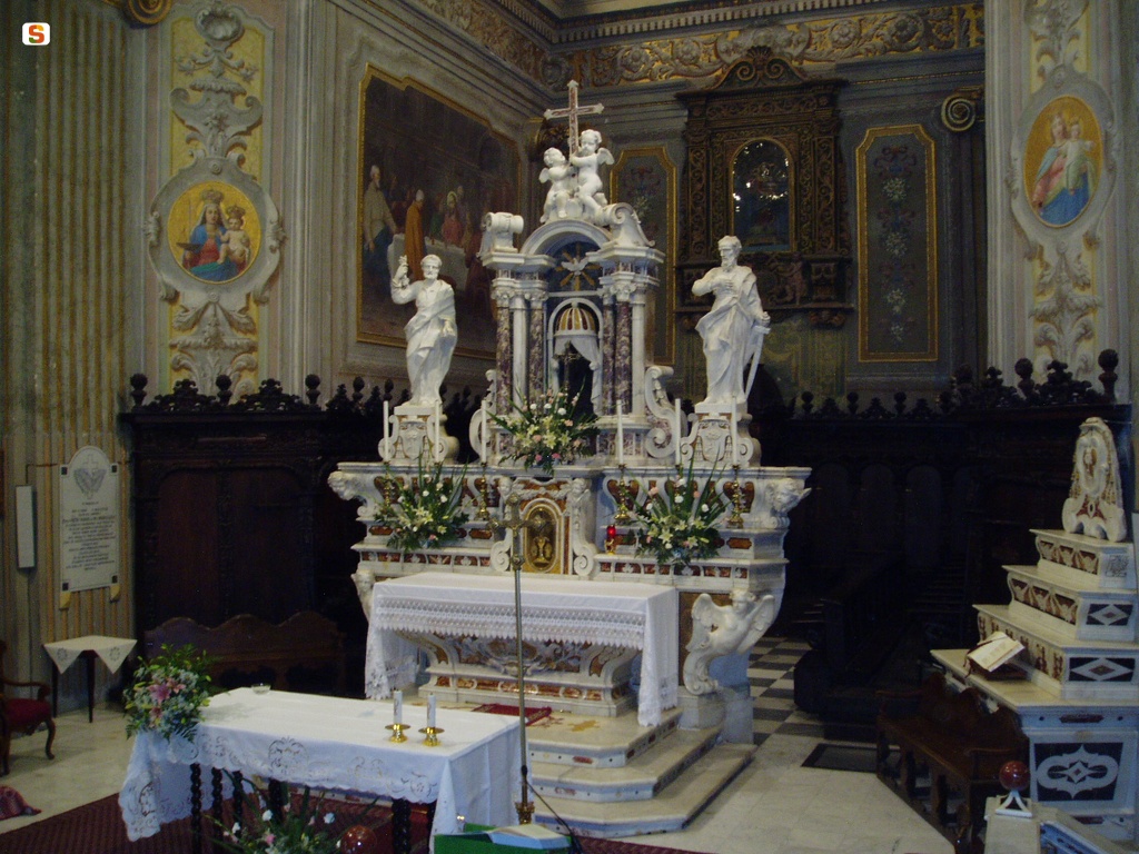 Ales, altare della cattedrale di San Pietro