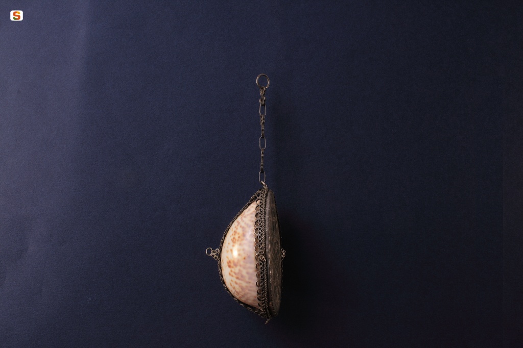 Amuleto con cypraea (profilo)