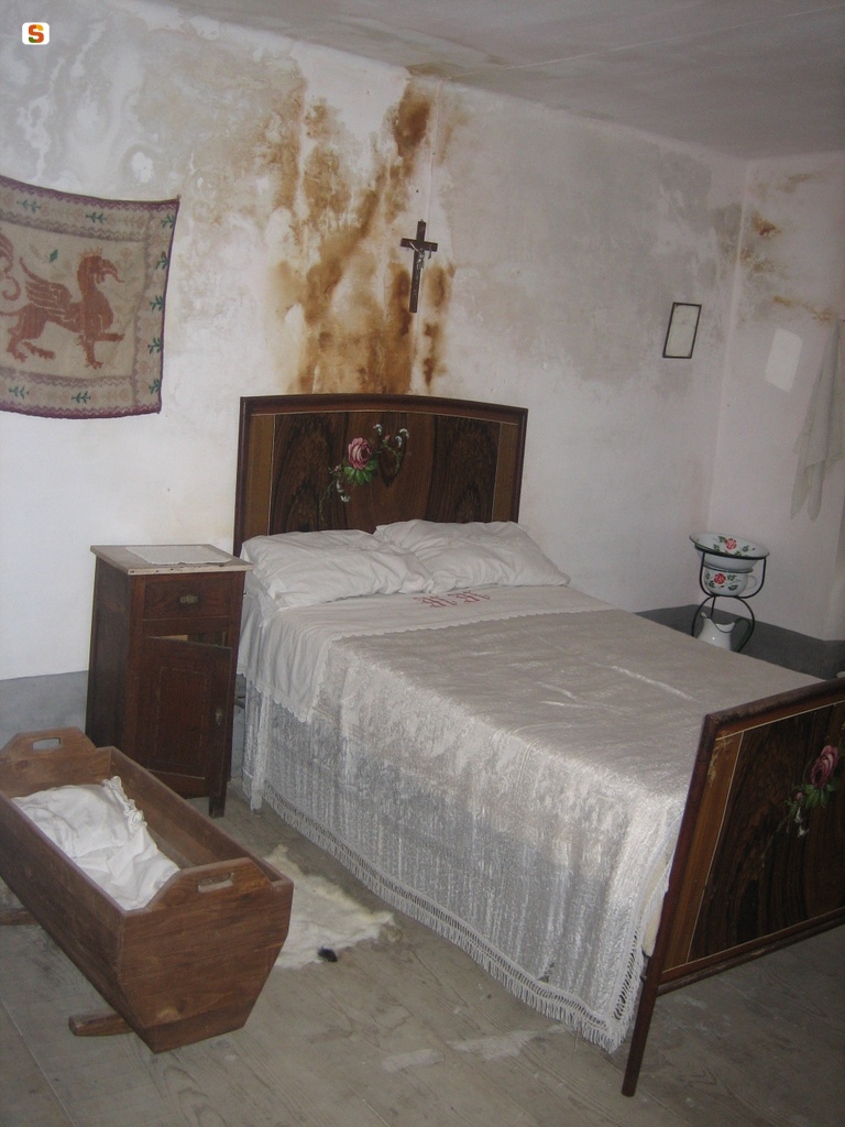 Sadali, Casa Museo Sa Omu'e zia Cramella: camera da letto