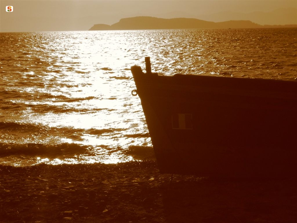 Quartu Sant'Elena, barca al tramonto a Sant'Andrea