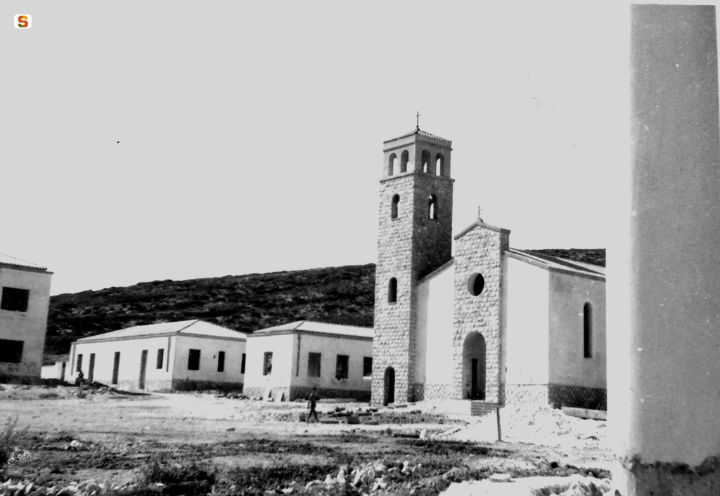 Borgata di Santa Maria La Palma: casa e chiesa parrocchiale