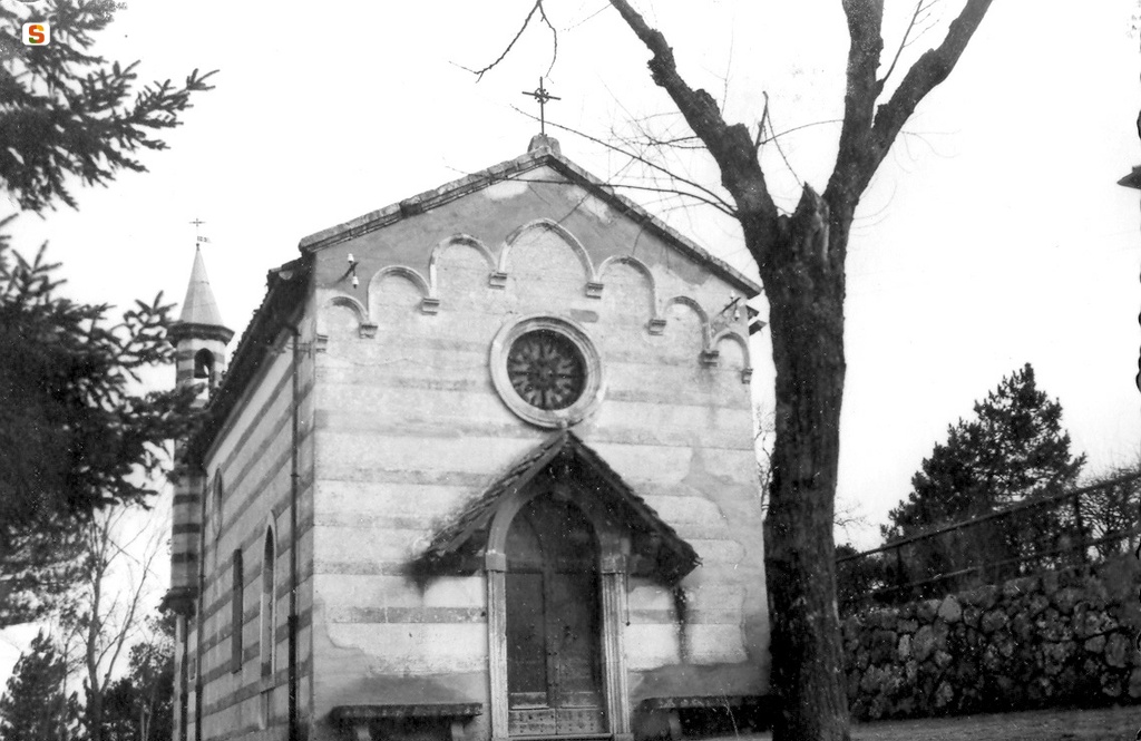 Chiesa presso Foresta Burgos