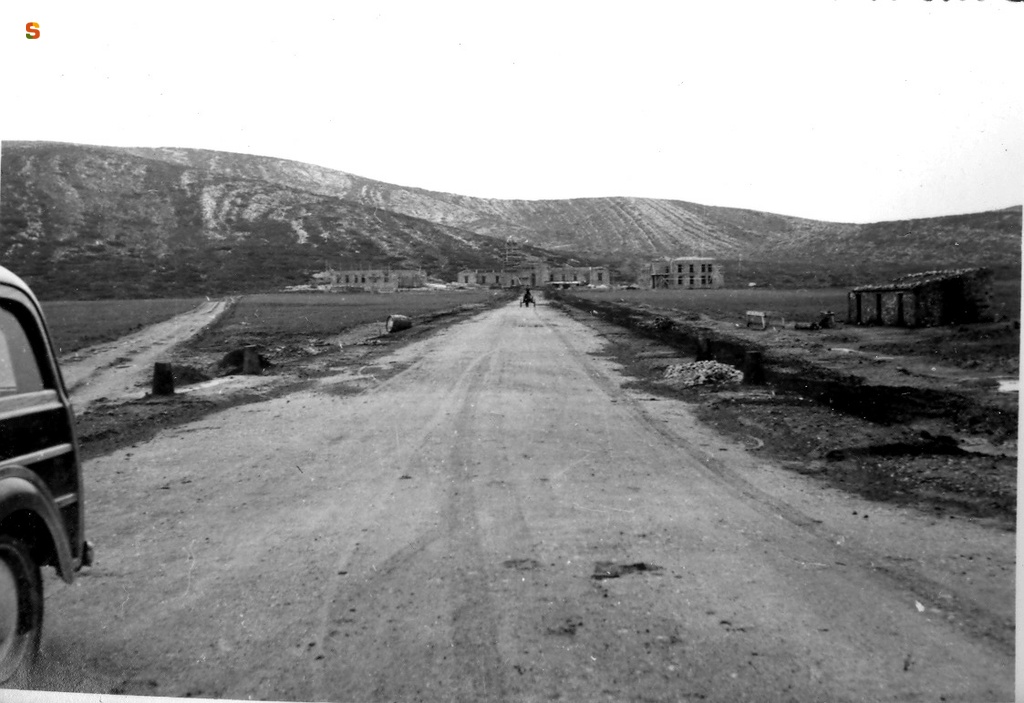 Strada di accesso alla borgata di Santa Maria La Palma, in fase di costruzione
