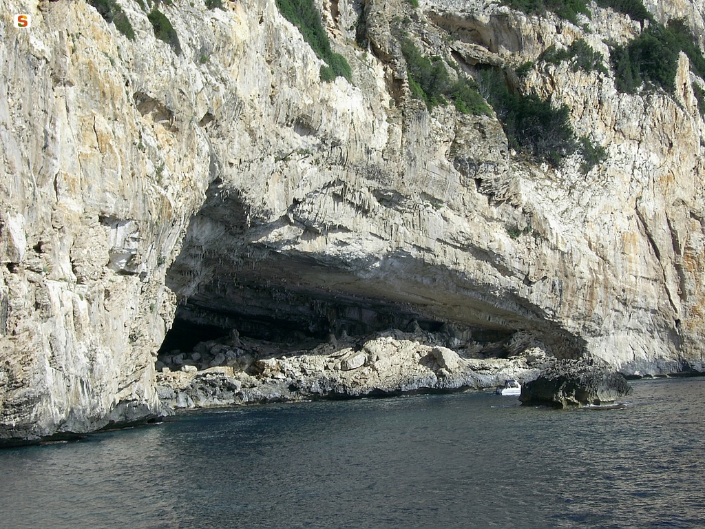 Baunei, la Grotta dei Colombi