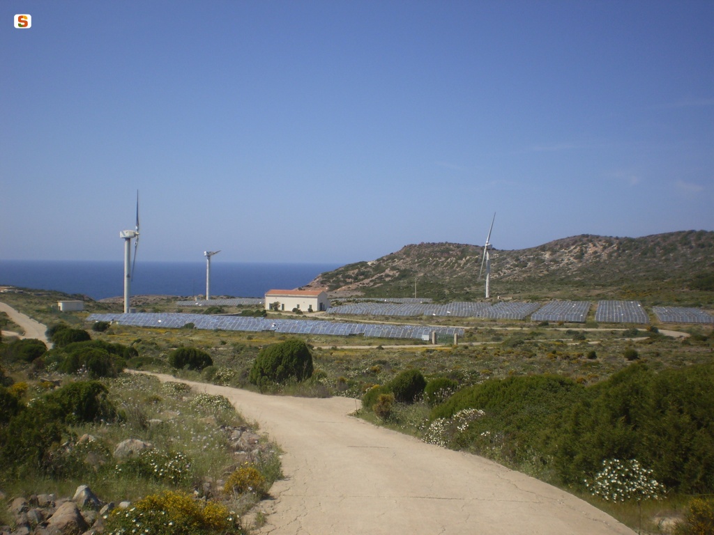Carloforte, centrale eolica e fotovoltaica
