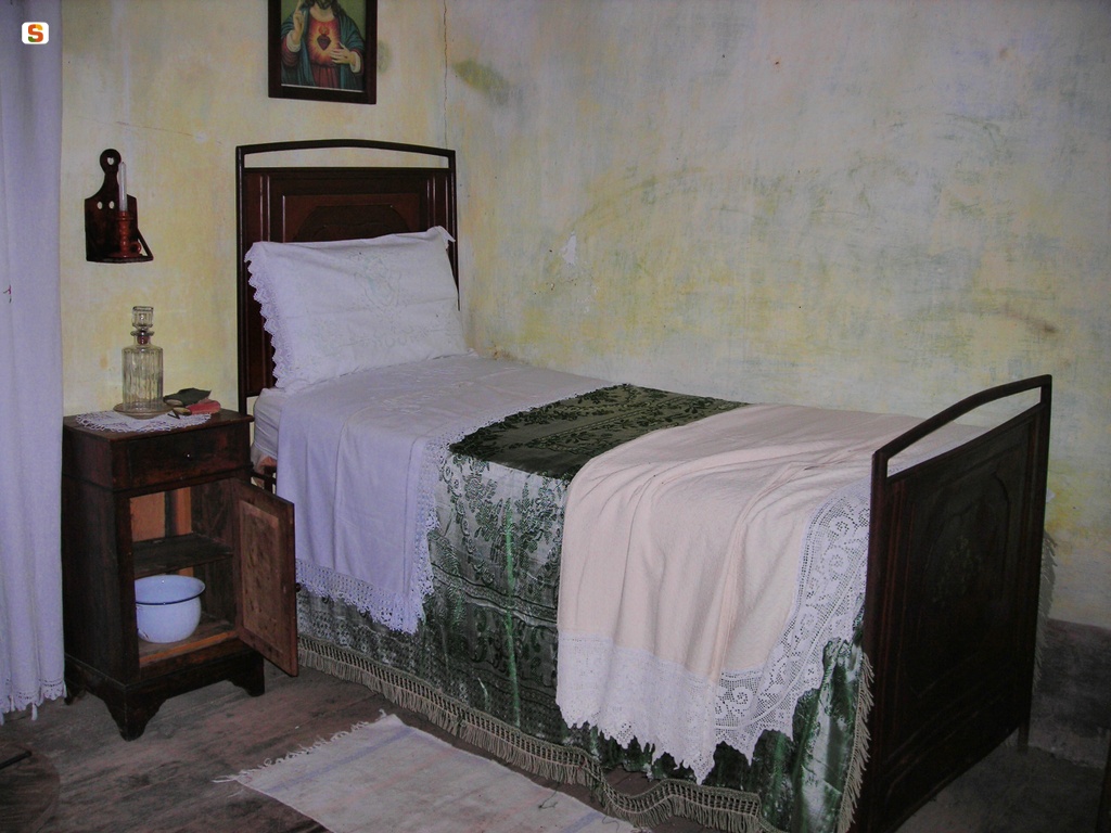Seulo, antica abitazione: camera da letto tradizionale