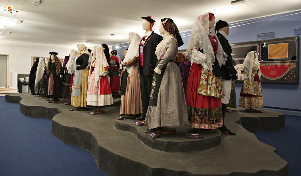 Nuoro, Museo Etnografico Sardo: abiti tradizionali
