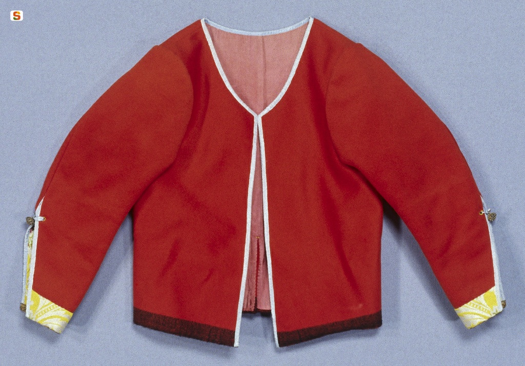 Nuoro, Museo Etnografico Sardo: particolare dell'abito femminile di Oristano