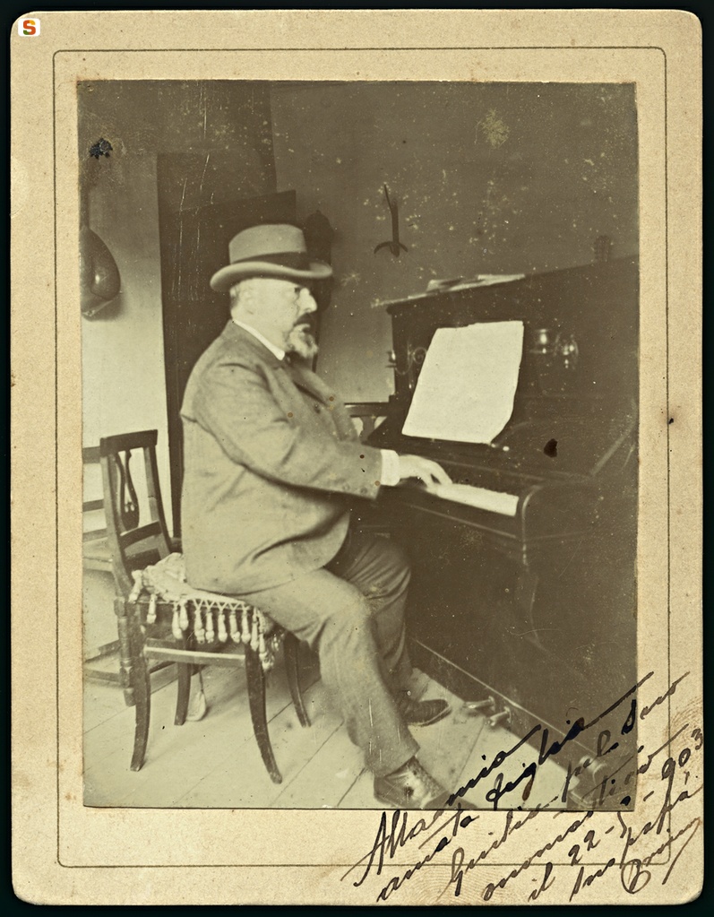 Ritratto di Priamo Gallisay seduto al pianoforte