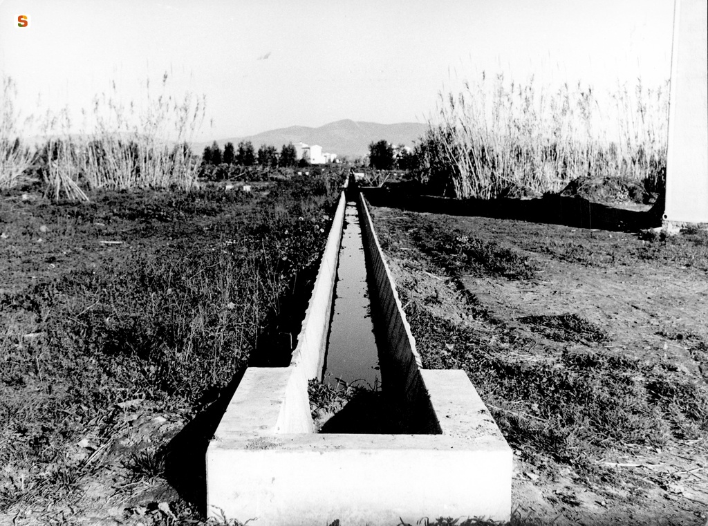 Particolare di un canale per l'irrigazione