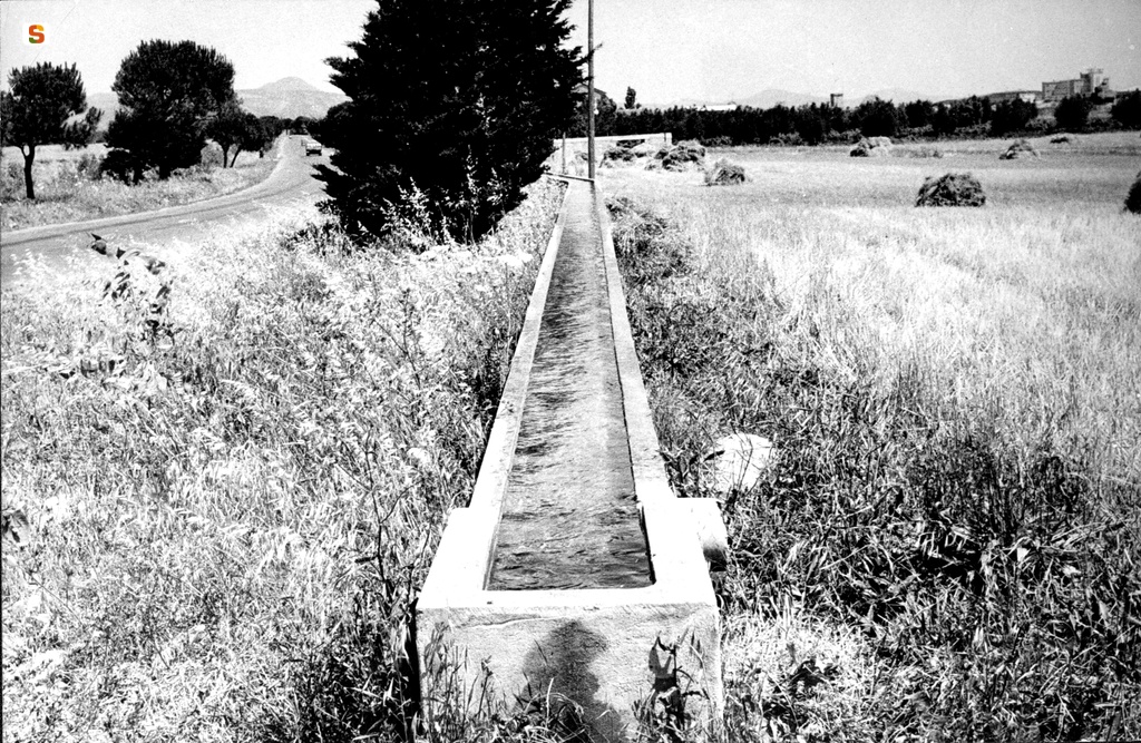 Canale per l'irrigazione nell'azienda di Sa Segada