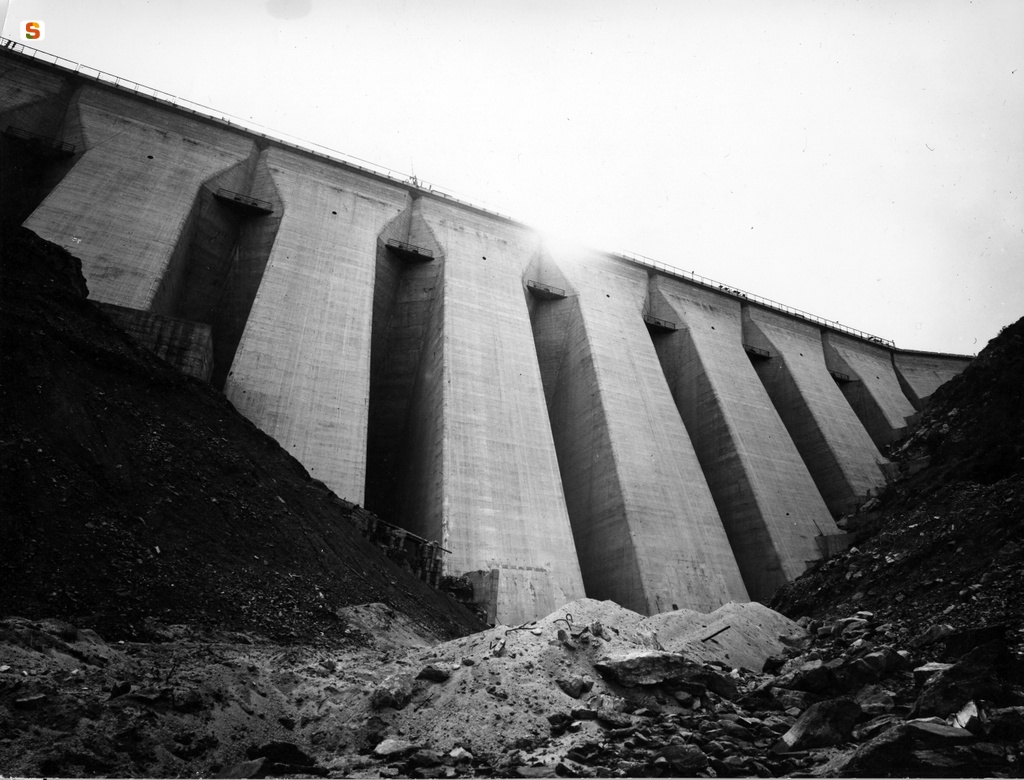 Lavori di costruzione della diga sul Liscia