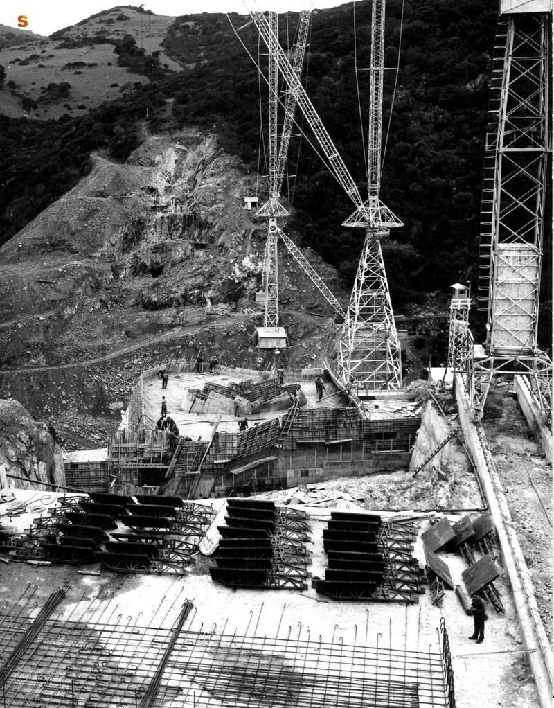 Lavori di costruzione della diga sul Liscia