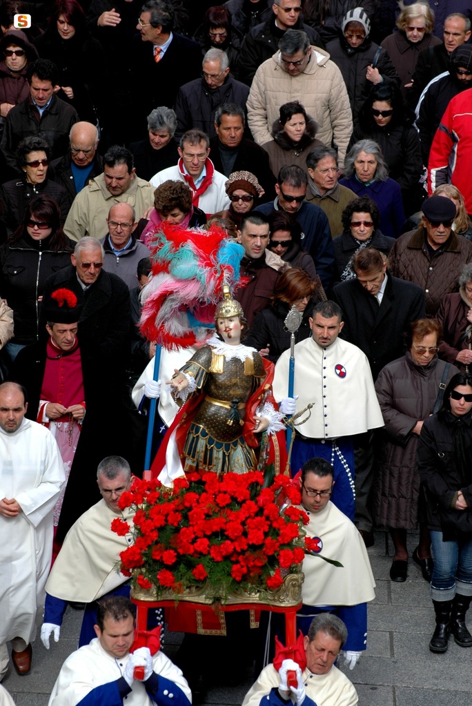 Il simulacro di Sant'Efisio portato in processione