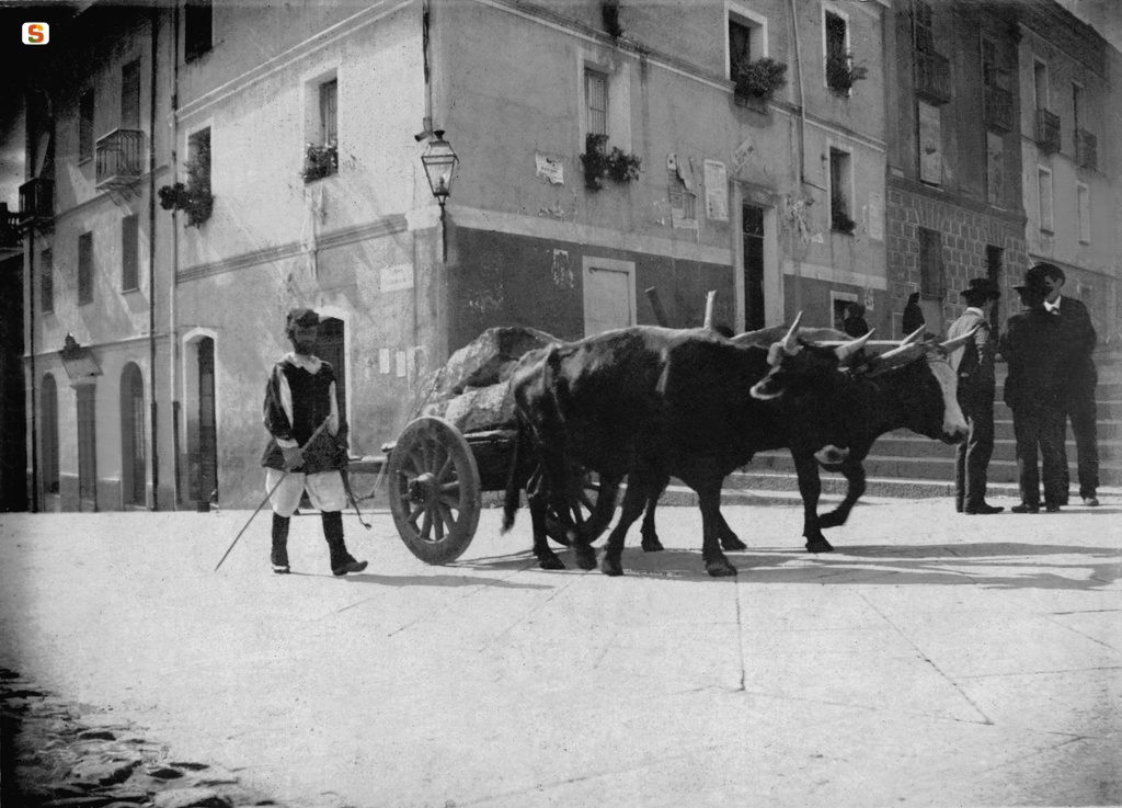 Nuoro, corso Garibaldi, fronte piazza Cavallotti
