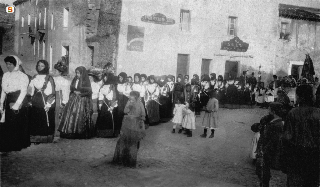 Nuoro, processione pasquale in piazza Cavallotti