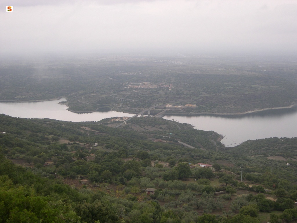 Panorama sul lago Omodeo da Monte Cresia