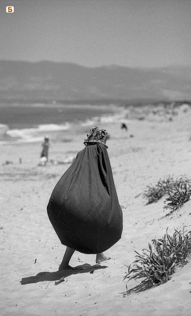 Venditore ambulante nella spiaggia di Platamona