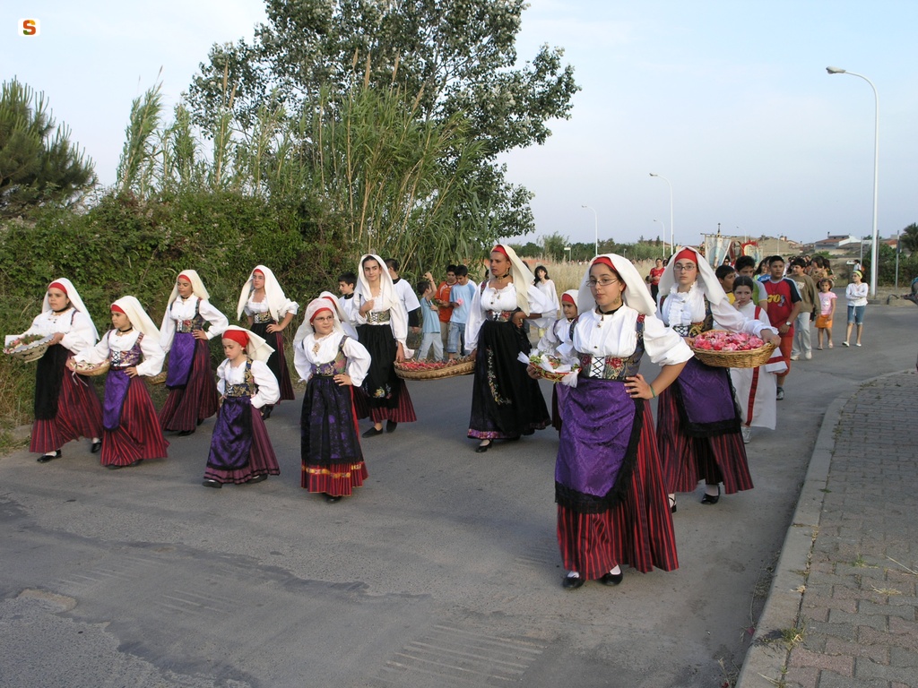 San Nicolò D'Arcidano, festa di Santa Rita: sfilata in costume