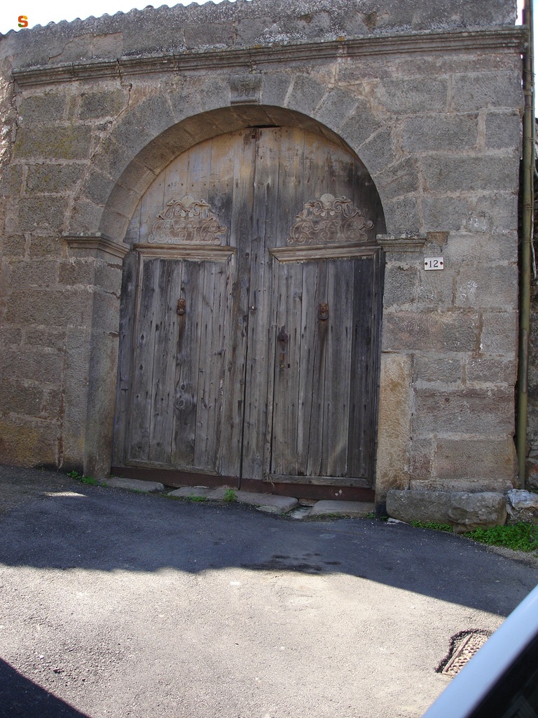 Silius, portale tipico