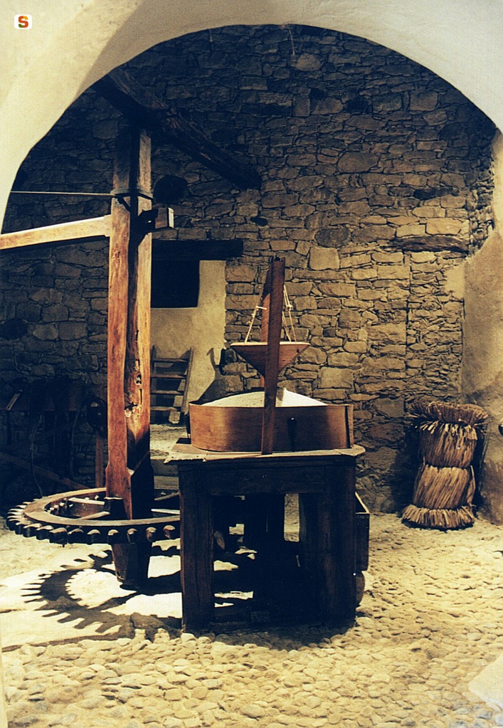 Siddi, museo Casa Steri: mola per la macinazione del grano