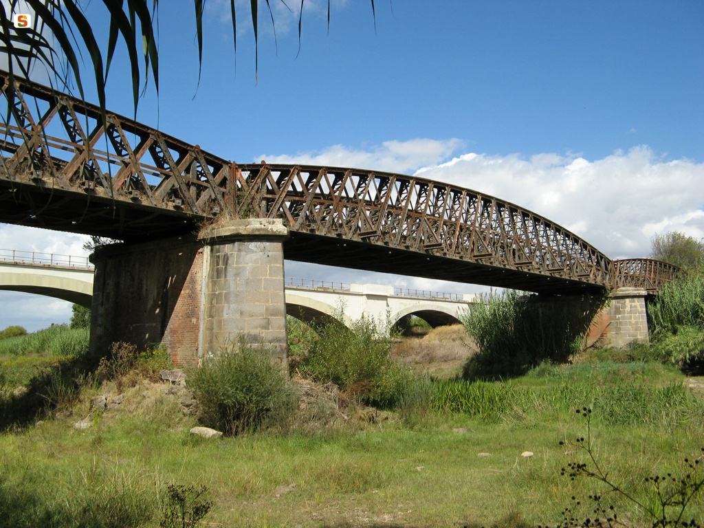 Simaxis, ponte di ferro sul fiume Tirso e ponte della ferrovia