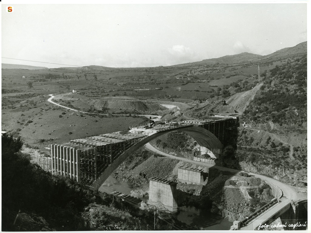 Costruzione del ponte di Villanova Tulo