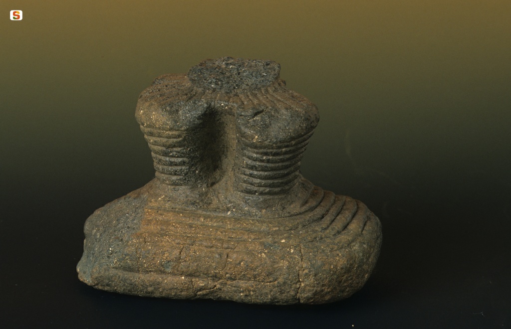 Irgoli, Museo Archeologico: modellino di nuraghe in steatite