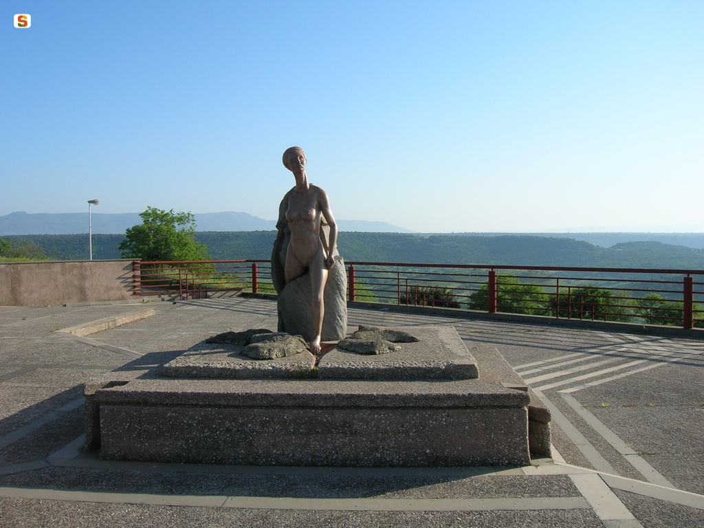 Norbello, statua dedicata alle donne