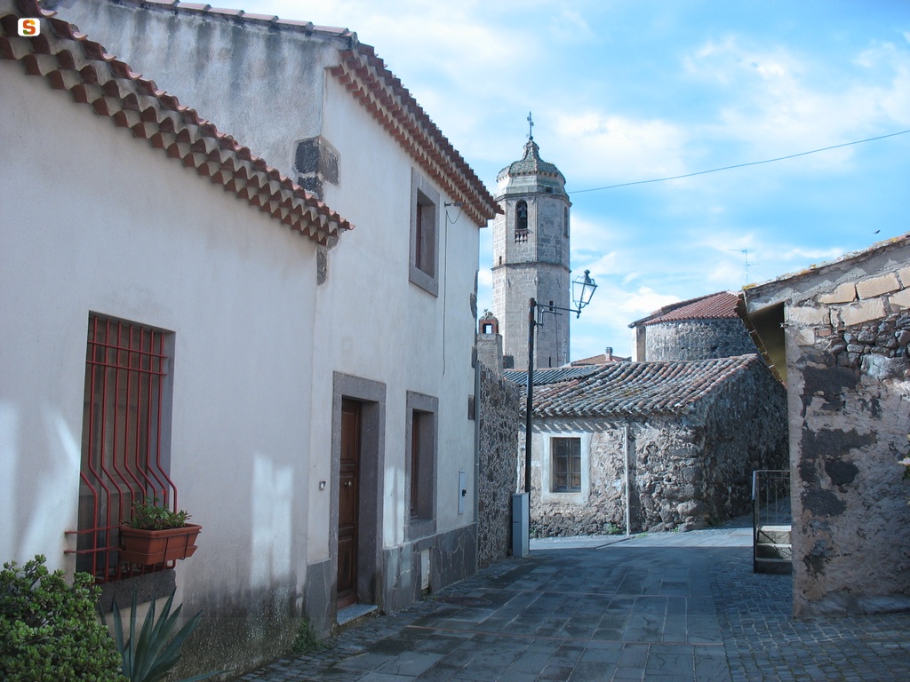 Narbolia, scorcio con campanile della chiesa di Santa Reparata