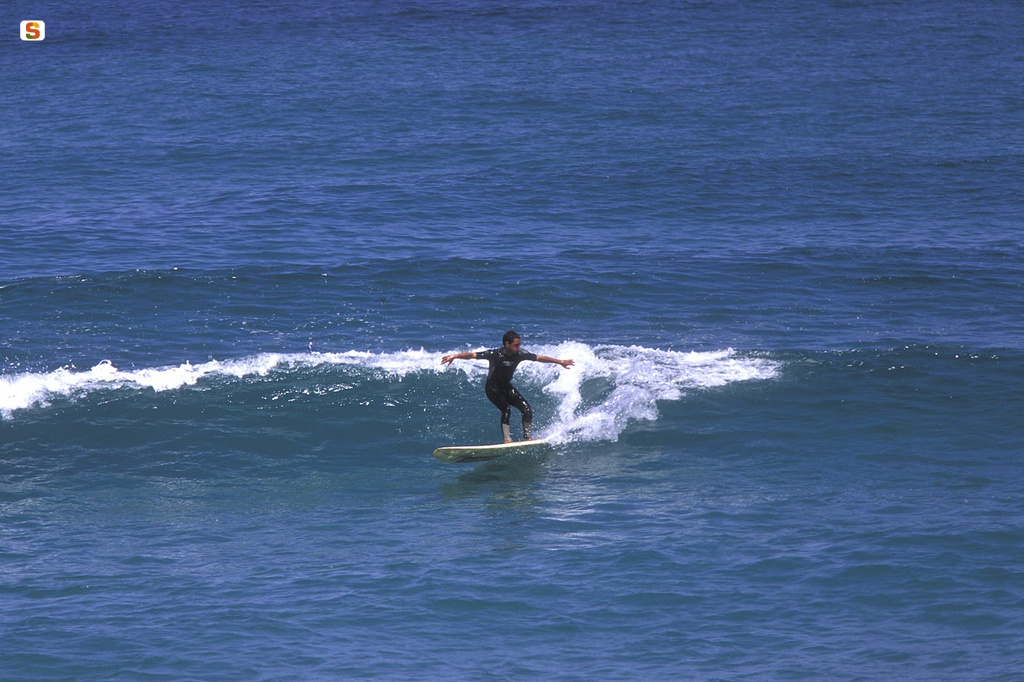 Surfista nelle acque di Badesi