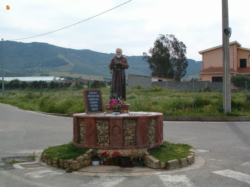 Monumento dedicato a Padre Pio
