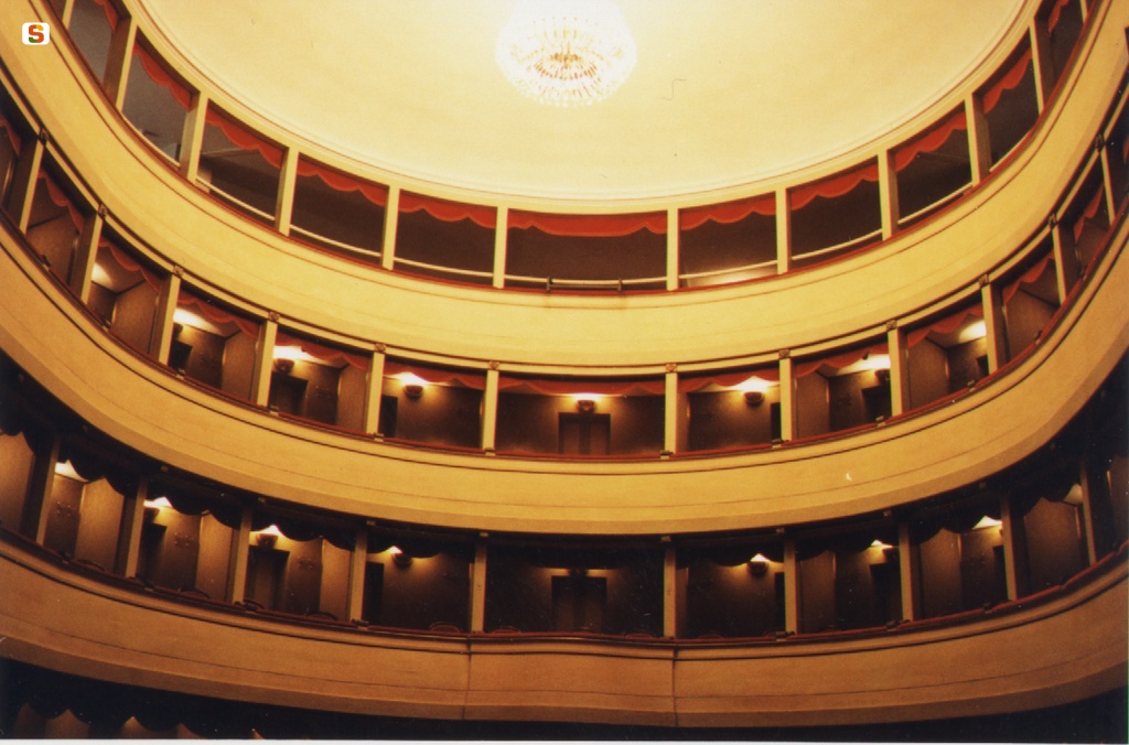Alghero, interno del teatro civico: palchi e loggione
