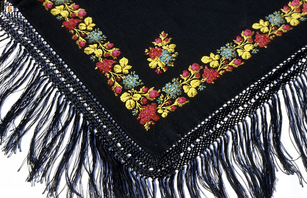 Costume di Dorgali, particolare dello scialle