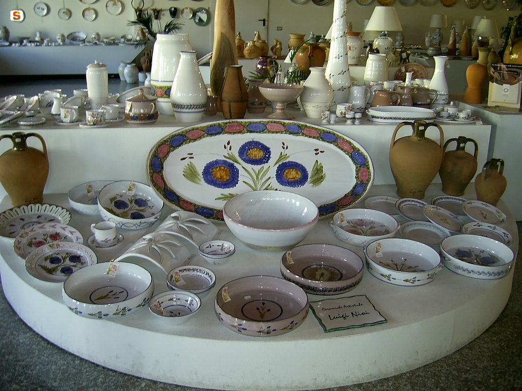 Ceramica artistica asseminese. Esposizione di ceramiche decorate di Luigi Nioi